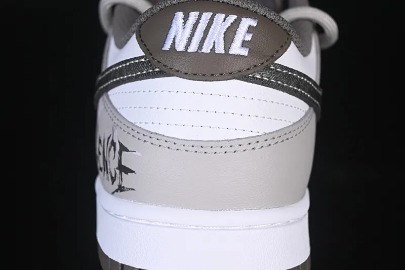 All Categories Nk SB Dunk Series Nk SB Dunk Low High-end Customized Low-top Shoes Nike SB Dunk Low "Just Do It" Straps Anniversary High-end Customized Low-top Casual Shoes HF5441-111